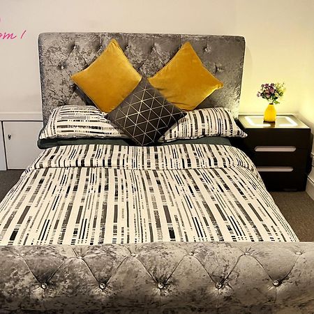 2 Bedrooms Entire Apartment Self Check In Kelty Екстер'єр фото