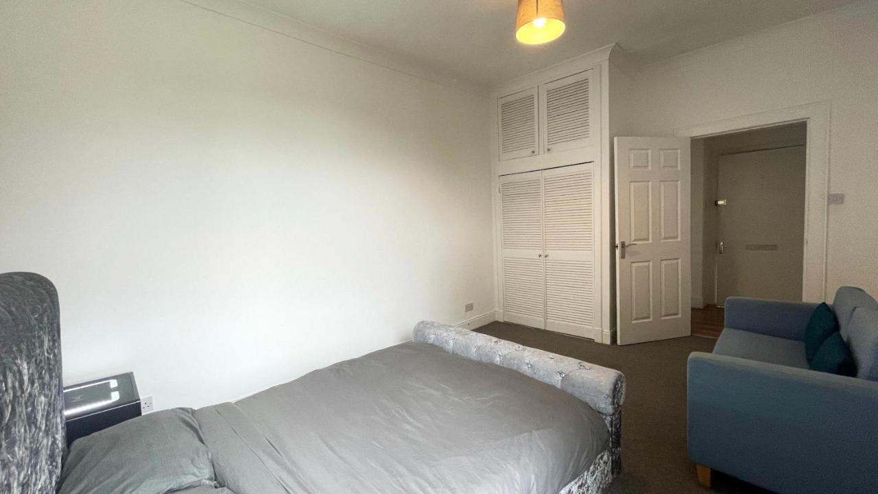 2 Bedrooms Entire Apartment Self Check In Kelty Екстер'єр фото